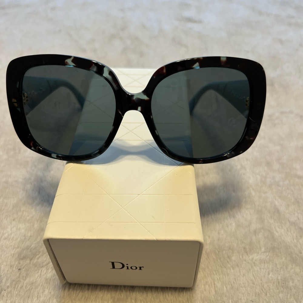 Bnwot Dior Womens subglasses oversized frames